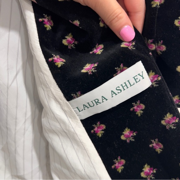 Vintage Laura Ashley Velour Floral Blazer/Jacket size USA 10 (ptp ~20”) - Picture 6 of 9